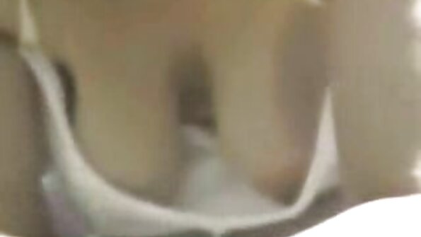 Curva suge esofagian omului femei cu pizde flocoase hrean prin gaura si apoi pune o gaură sub el