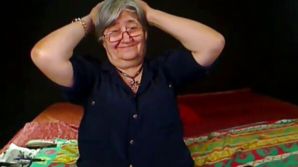 Tanara bruneta se fute in pizda cu un vibrator lung poze pizde flocoase