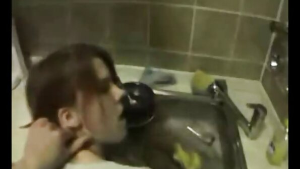 Om organizat anal gangbang cu soția frumoasă și filme porno cu flocoase prietenul ei