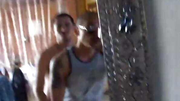 Un elev porno cu grase flocoase nu traieste o zi fara pula in cur