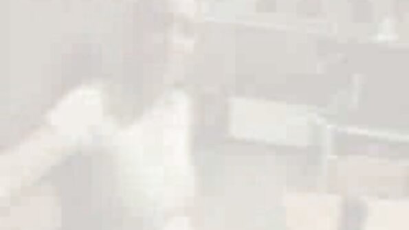 Blând Lesbiene in baie sărut, linge și degetul reciproc cu disperare filme porno cu femei flocoase